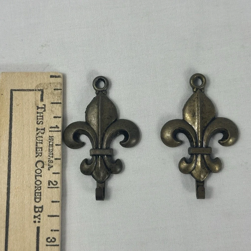Vintage Fleur de‎ Lis Picture Hooks Set of 2 Brass Grandmillennial Tassel Hook